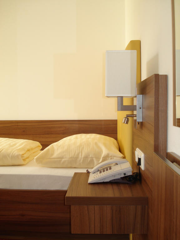 Hotel Almtalerhof Traun Quarto foto