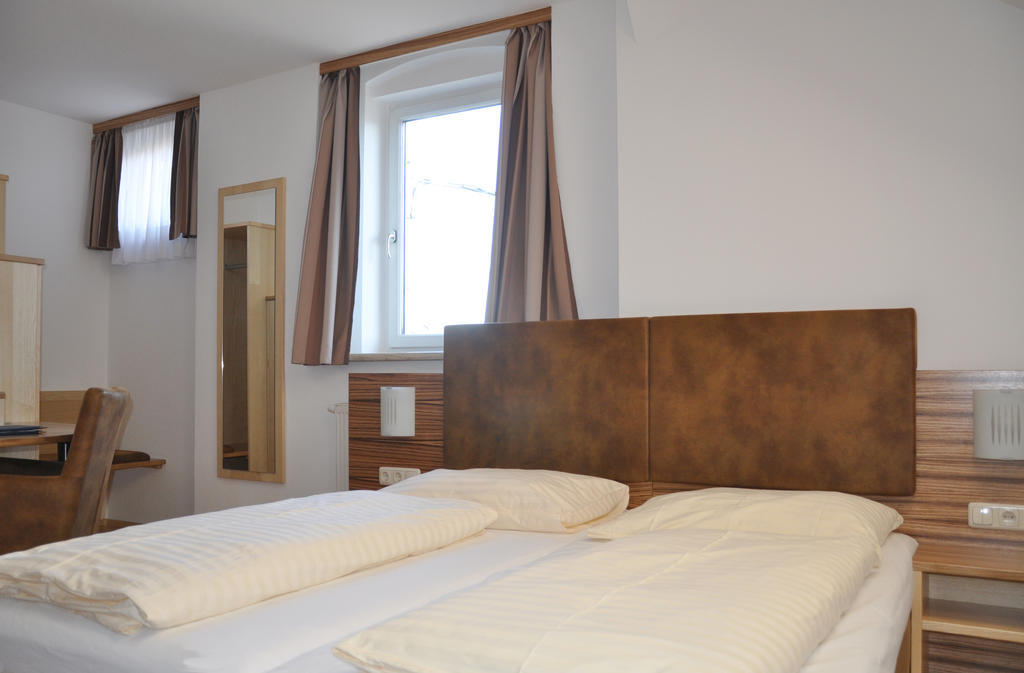 Hotel Almtalerhof Traun Quarto foto