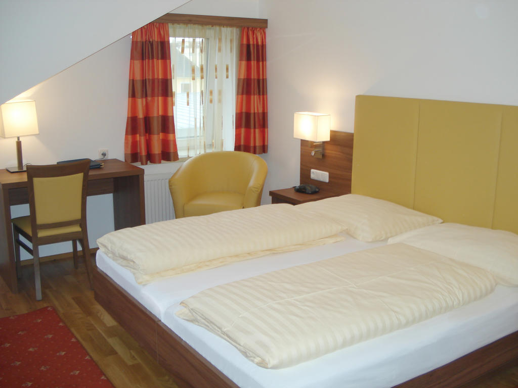 Hotel Almtalerhof Traun Quarto foto